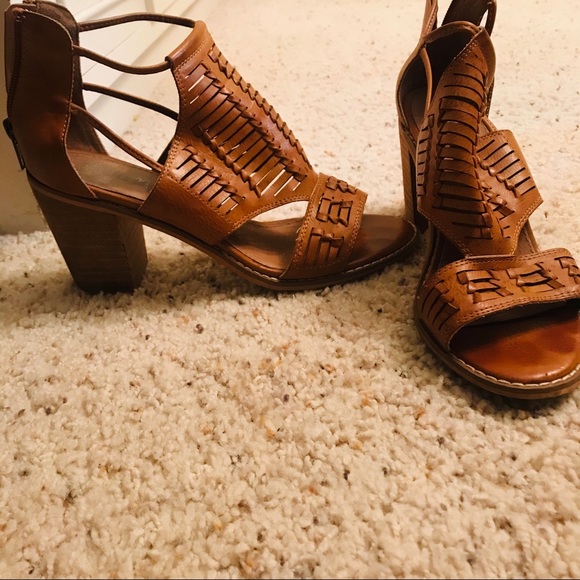 Heeled sandal - Picture 2 of 3